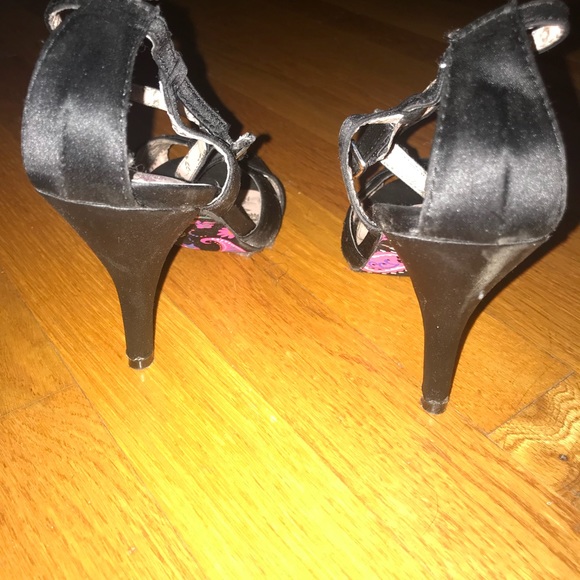 Black satin heels - Picture 3 of 4